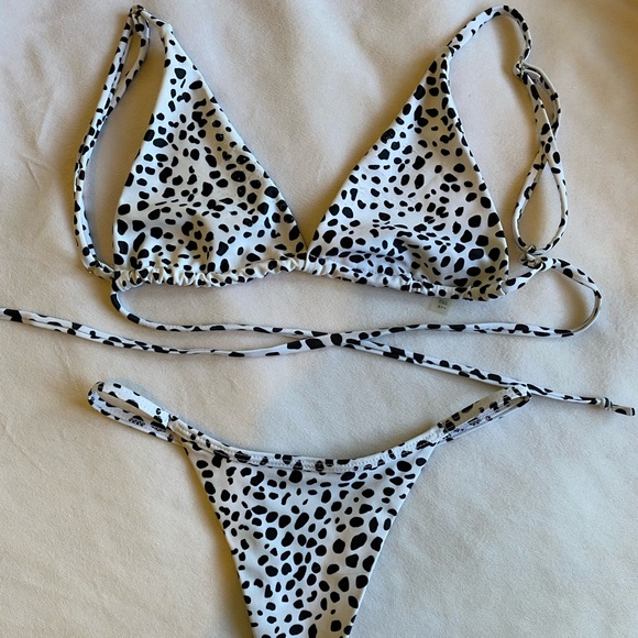 Leopard print bikini! - Picture 2 of 2